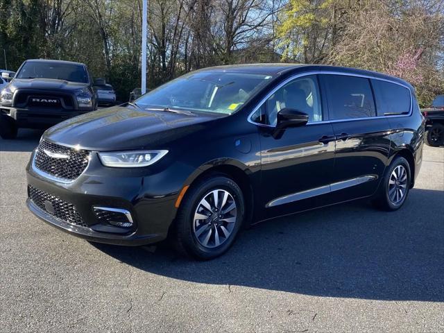 2024 Chrysler Pacifica Hybrid Select