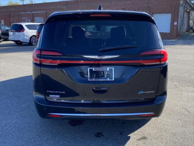 2024 Chrysler Pacifica Hybrid Select