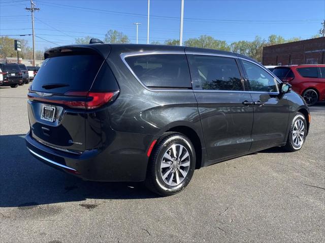 2024 Chrysler Pacifica Hybrid Select