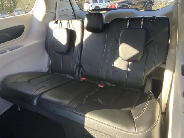 2024 Chrysler Pacifica Hybrid Select