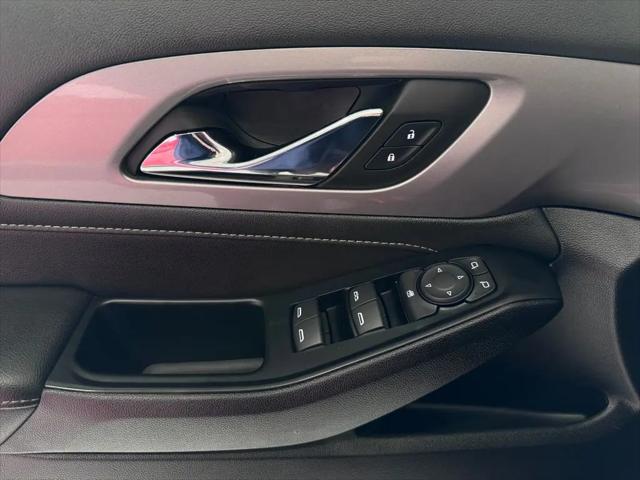 2023 Chevrolet Traverse AWD LT Leather