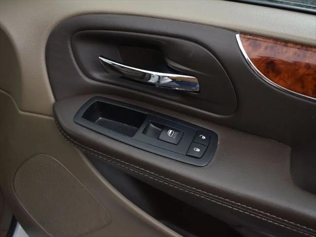 2014 Chrysler Town & Country Touring