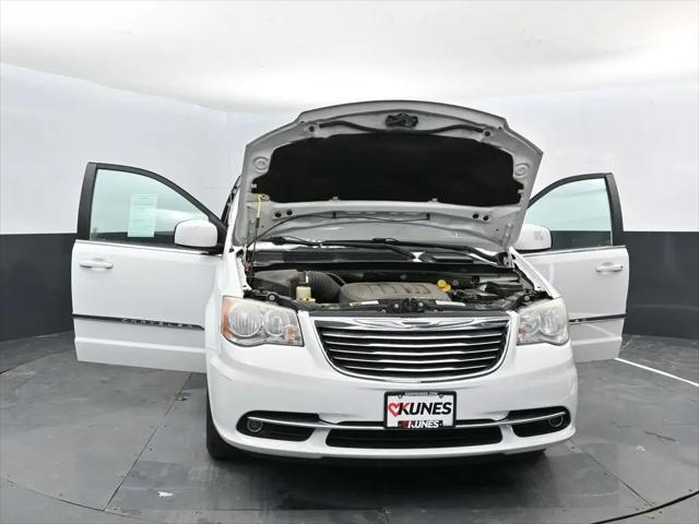 2014 Chrysler Town & Country Touring