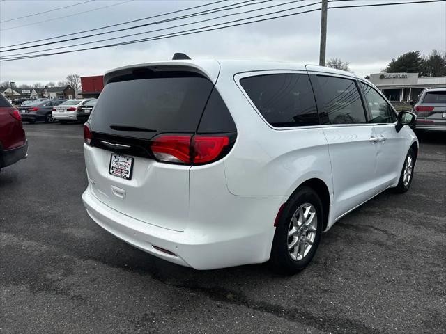 2022 Chrysler Voyager LX