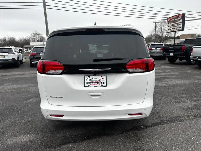 2022 Chrysler Voyager LX