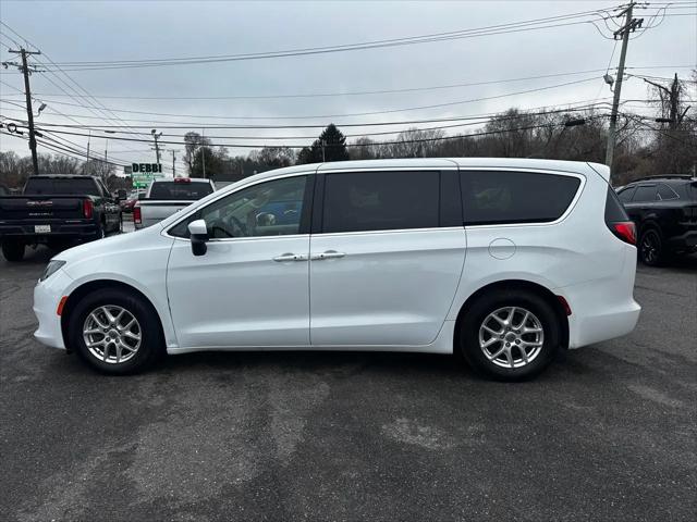 2022 Chrysler Voyager LX