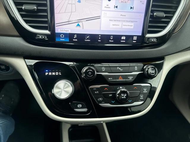 2022 Chrysler Voyager LX