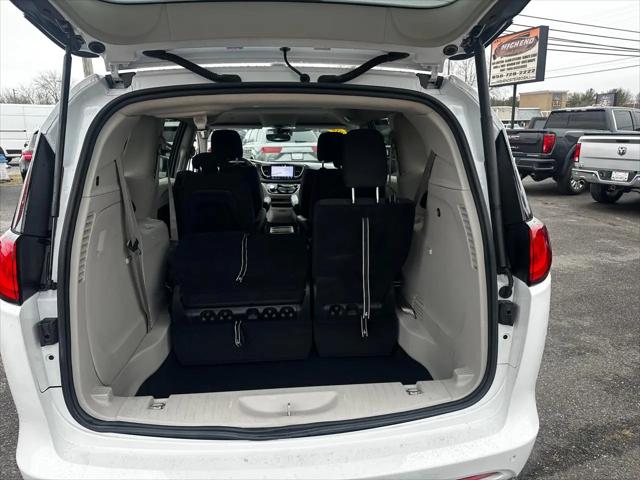 2022 Chrysler Voyager LX