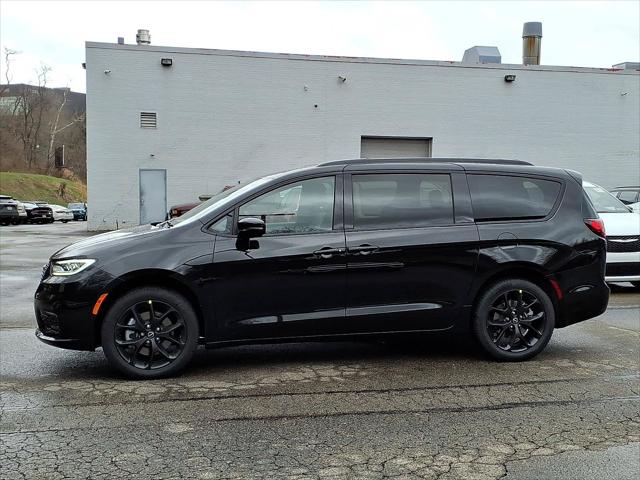 2026 Chrysler Pacifica Select AWD