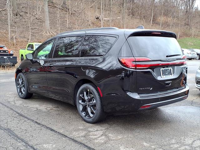 2026 Chrysler Pacifica Select AWD