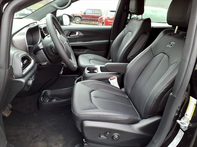 2026 Chrysler Pacifica Select AWD