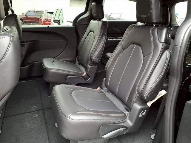 2026 Chrysler Pacifica Select AWD