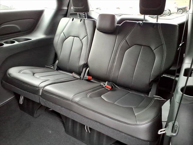 2026 Chrysler Pacifica Select AWD