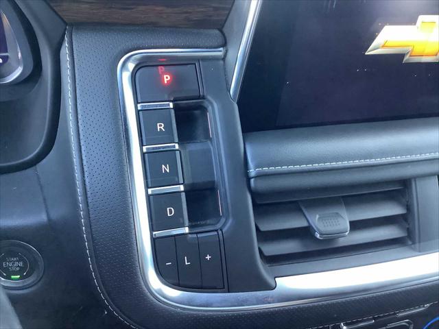 2023 Chevrolet Suburban 4WD Premier