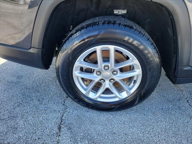 2023 Jeep Grand Cherokee L Laredo 4x2