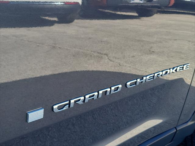 2023 Jeep Grand Cherokee L Laredo 4x2