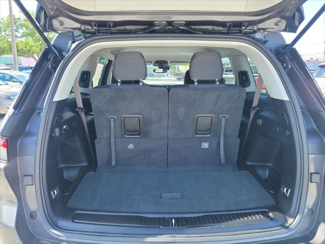 2023 Jeep Grand Cherokee L Laredo 4x2