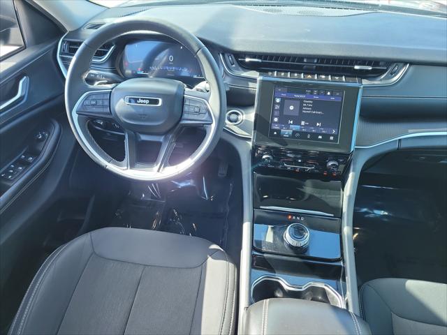 2023 Jeep Grand Cherokee L Laredo 4x2