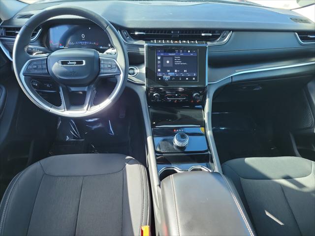 2023 Jeep Grand Cherokee L Laredo 4x2