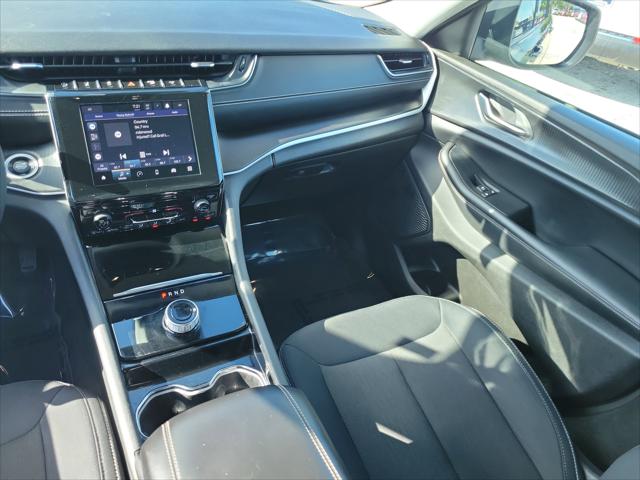 2023 Jeep Grand Cherokee L Laredo 4x2