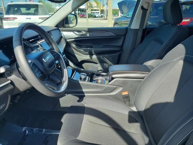 2023 Jeep Grand Cherokee L Laredo 4x2