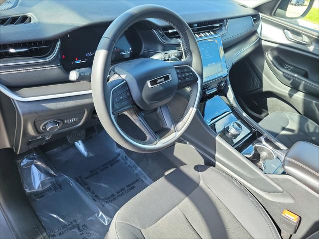 2023 Jeep Grand Cherokee L Laredo 4x2