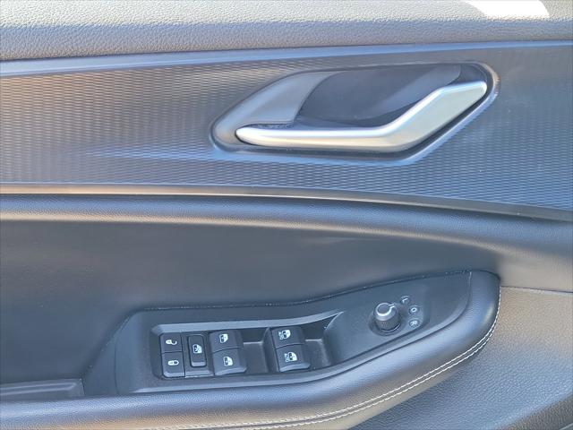 2023 Jeep Grand Cherokee L Laredo 4x2