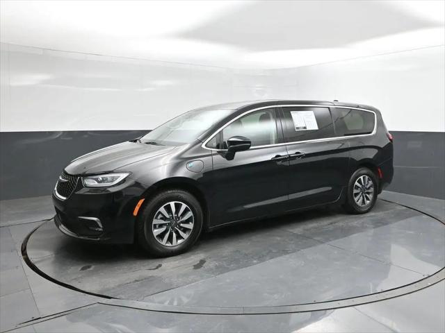 2023 Chrysler Pacifica Hybrid Touring L for sale in Beaumont, TX