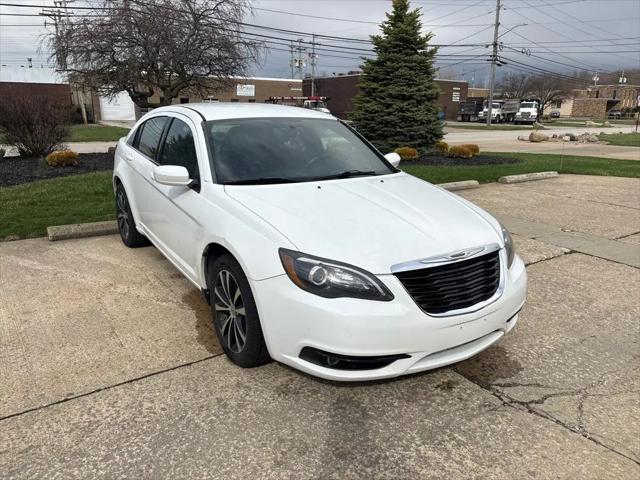 2013 Chrysler 200 Touring for sale in Willoughby, OH