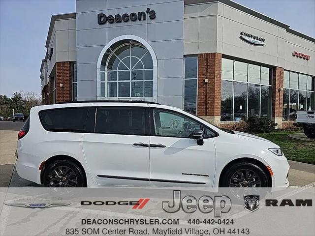 2024 Chrysler Pacifica Hybrid Road Tripper for sale in Mayfield, OH