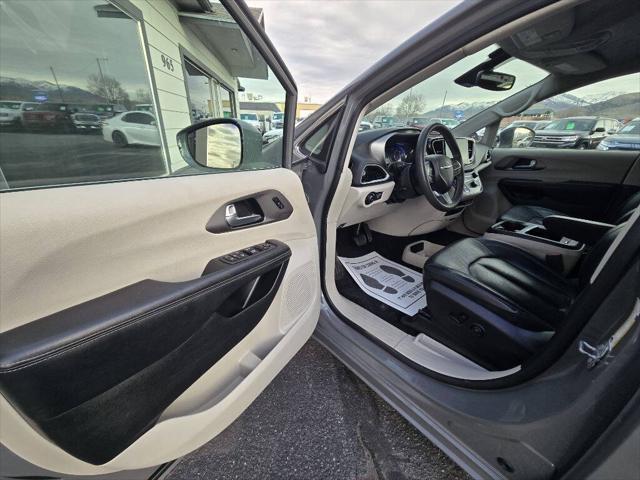 2022 Chrysler Pacifica Touring L