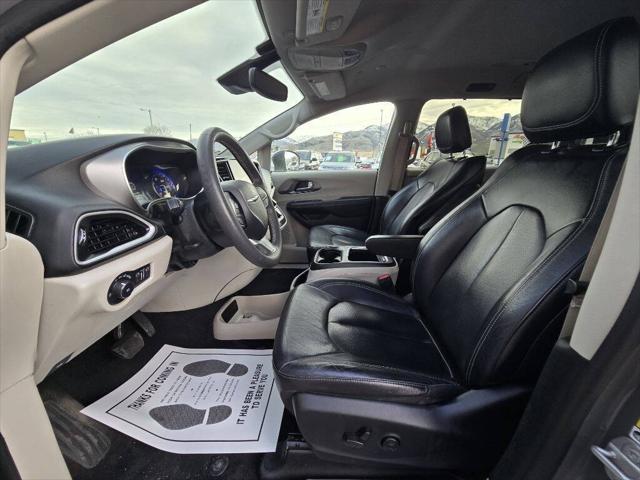 2022 Chrysler Pacifica Touring L