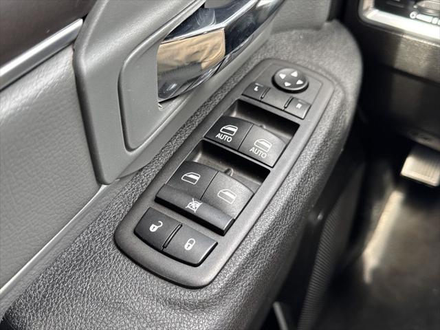 2023 Ram 1500 Classic SLT Crew Cab 4x4 5'7" Box