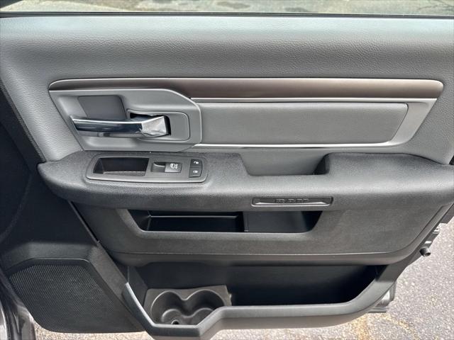2023 Ram 1500 Classic SLT Crew Cab 4x4 5'7" Box