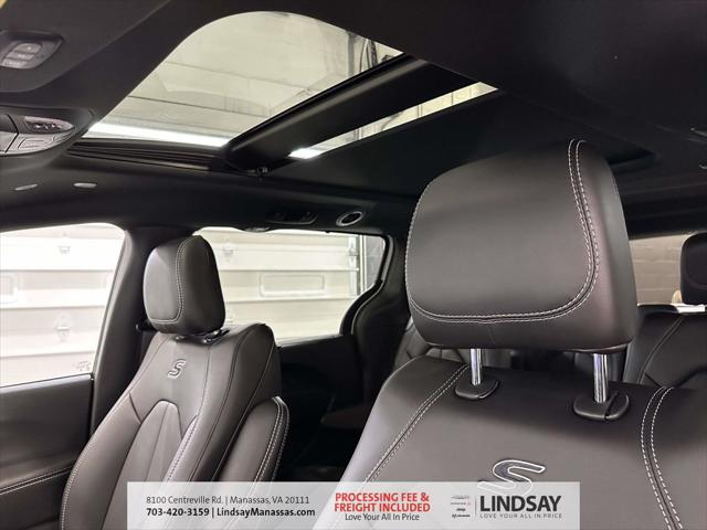 2026 Chrysler Pacifica Select