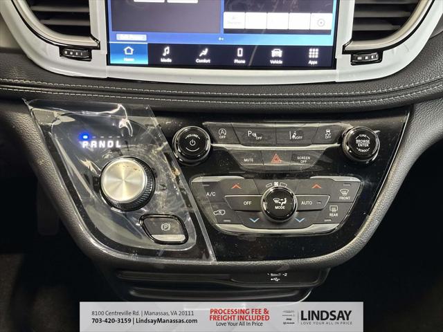 2026 Chrysler Pacifica Select