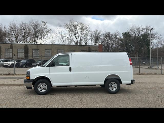 2026 Chevrolet Express Cargo Van 2500 Regular Wheelbase, WT, RWD