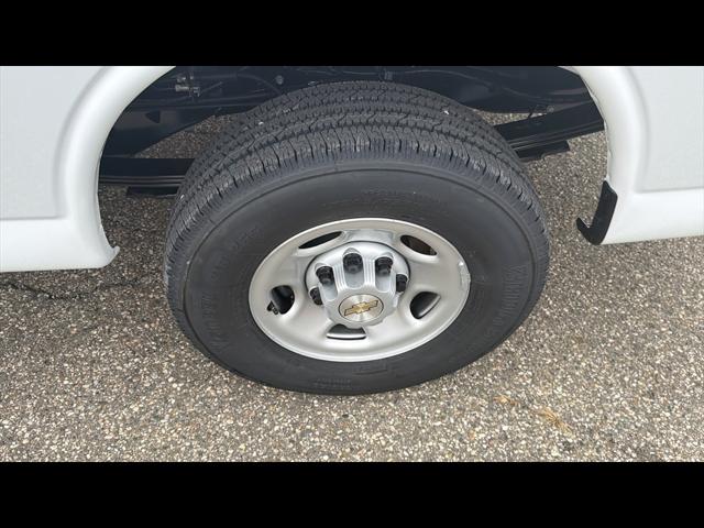 2026 Chevrolet Express Cargo Van 2500 Regular Wheelbase, WT, RWD