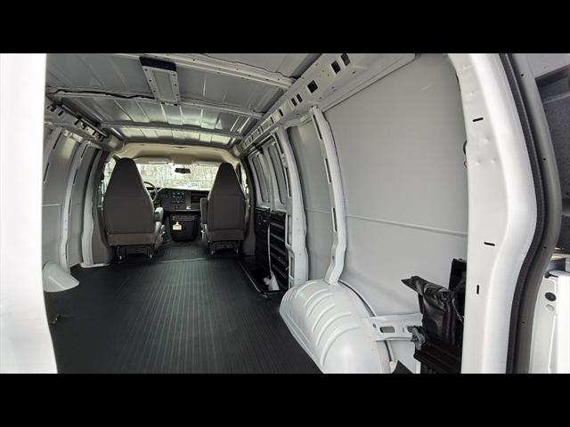 2026 Chevrolet Express Cargo Van 2500 Regular Wheelbase, WT, RWD