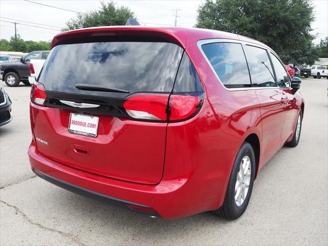 2025 Chrysler Voyager LX