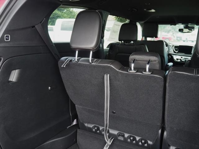2025 Chrysler Voyager LX