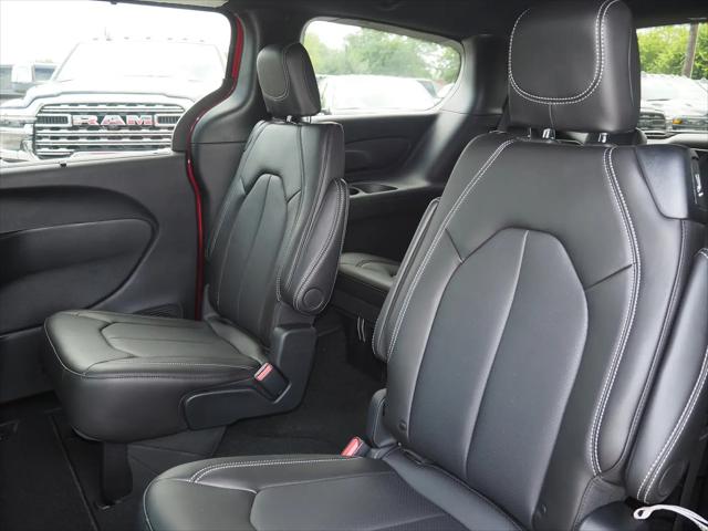 2025 Chrysler Voyager LX