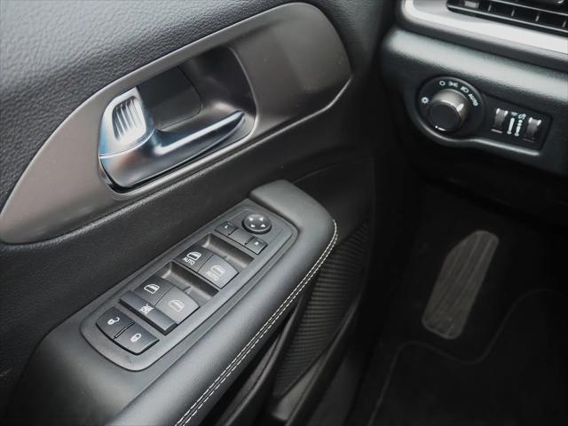 2025 Chrysler Voyager LX