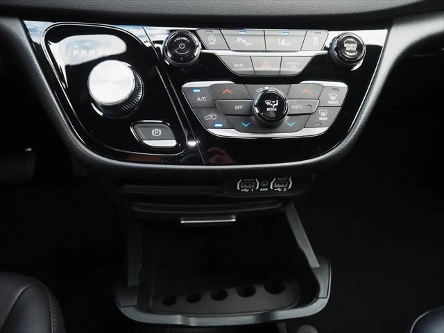 2025 Chrysler Voyager LX