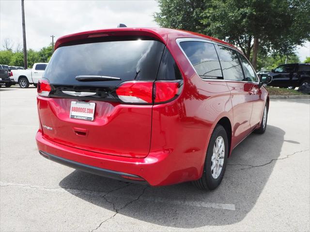 2025 Chrysler Voyager LX