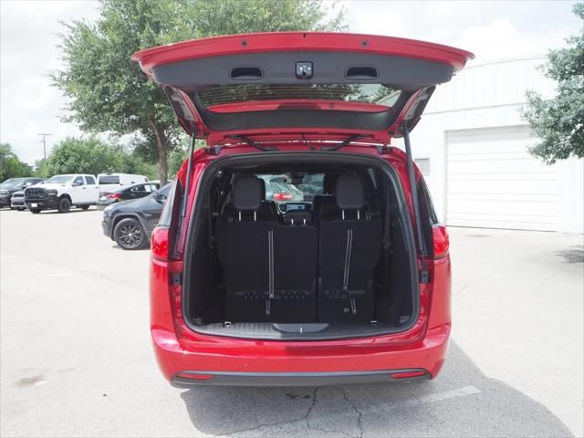 2025 Chrysler Voyager LX