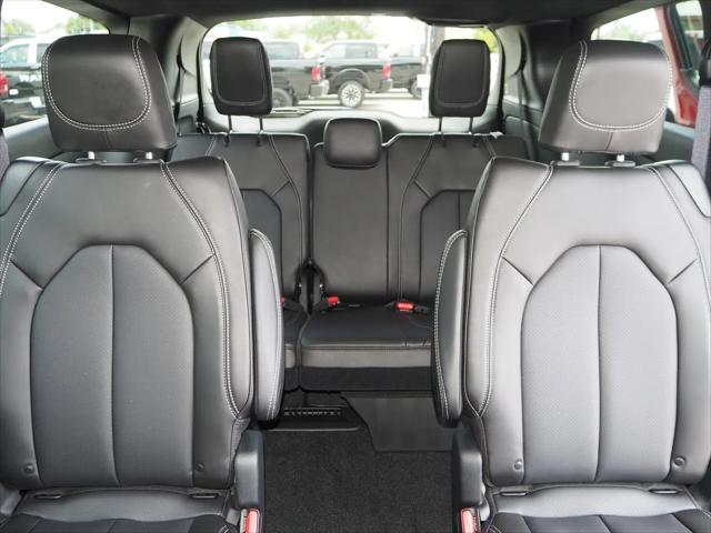 2025 Chrysler Voyager LX