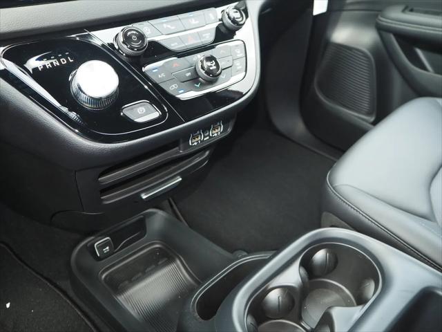 2025 Chrysler Voyager LX