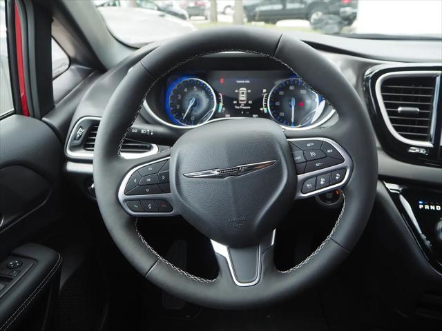 2025 Chrysler Voyager LX