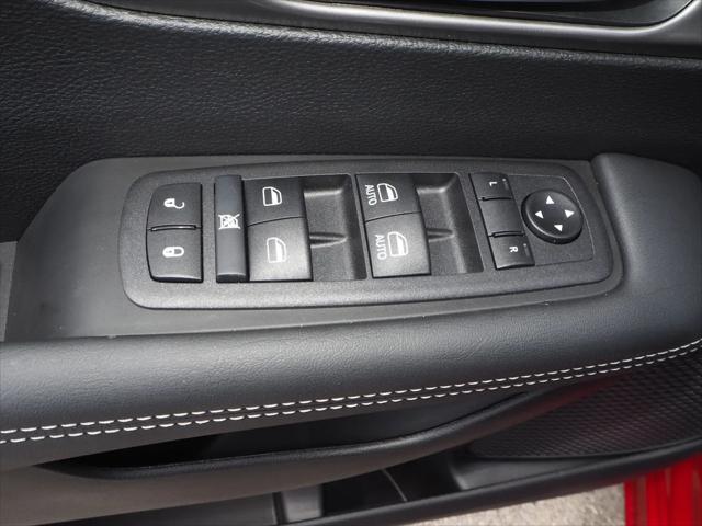 2025 Chrysler Voyager LX